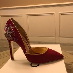 ALDO Sz 6 Burgundy, Brocade Pump with Gold Trim